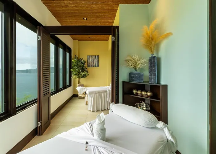 360 Splendor 304 Ocean View Condo- With Breakfast *